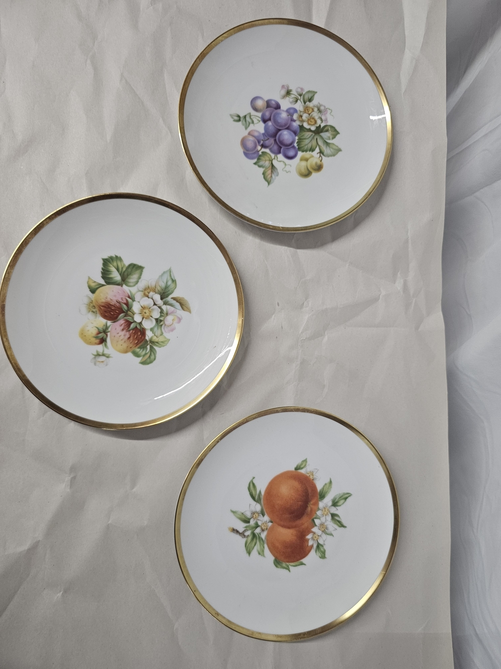 Vintage Hutschenreuther Selb Bavaria PASCO Fruit Plates Set of 3 Gold Trim 8"